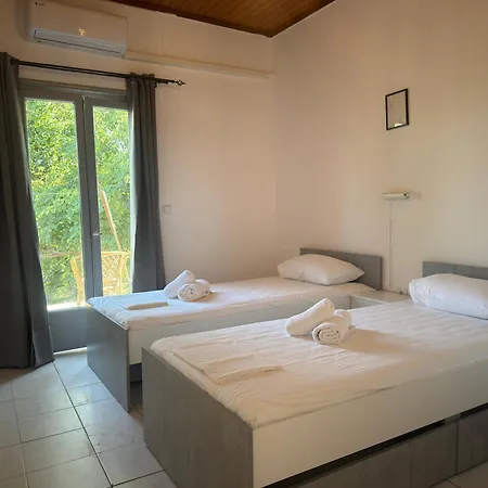 Olga's Sea View - 500m From Ipsos Appartamento