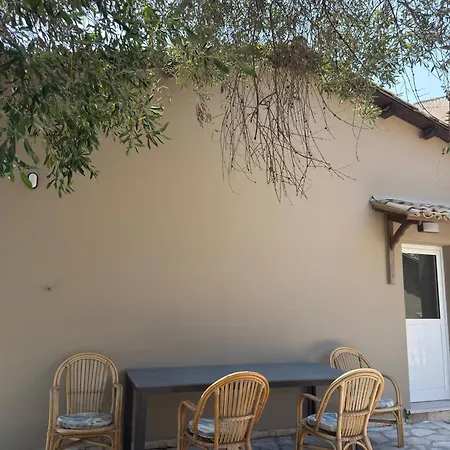 Appartamento Olga's Sea View - 500m From Ipsos