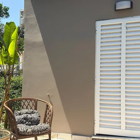 Appartamento Olga's Sea View - 500m From Ipsos